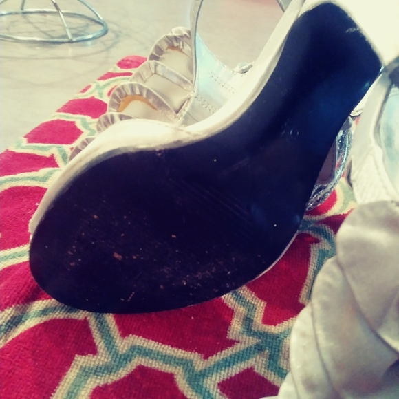 High heels - Picture 2 of 5